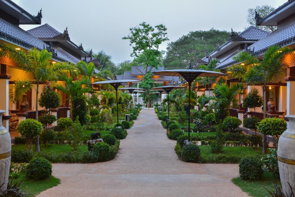 Yadanarpon Dynasty Hotel