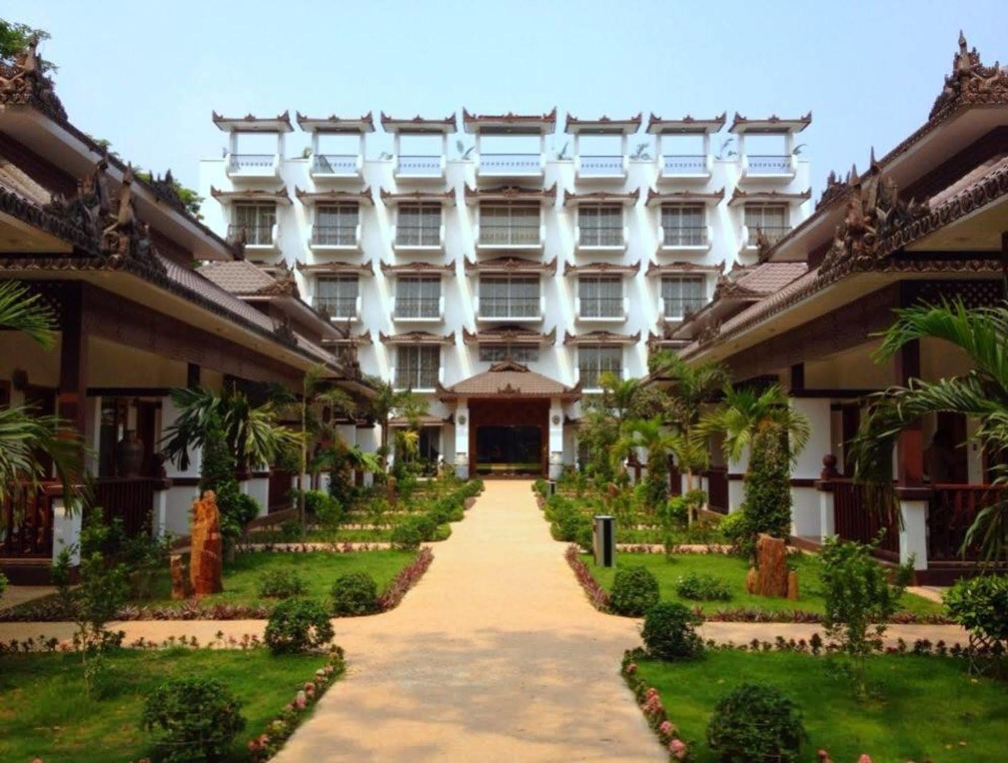 Yadanarpon Dynasty Hotel 3*